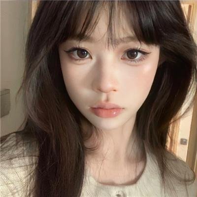 圣洁的艾曼妞